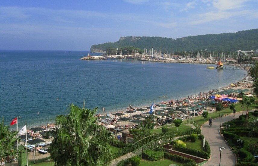 5 Reasons We Love the Holiday Season