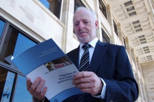 आश्वस्त रिटर्न योजना - मनी स्पिनर या धोखाधड़ी? 