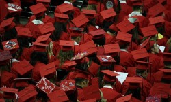 फिर भी कॉलेज में? अचल संपत्ति निवेश के साथ शुरू करने के लिए बेहतर समय नहीं था 