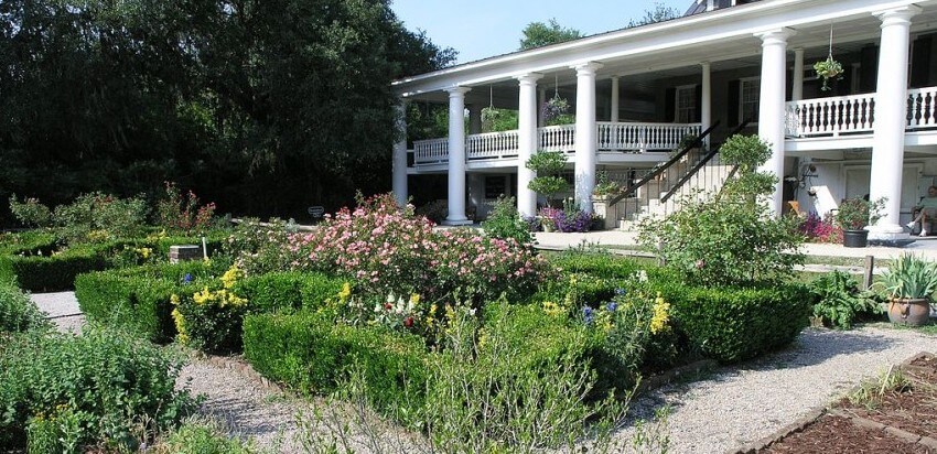 Raise Curb Appeal Of Your Home Now For A Smooth Sale