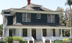 एक खरीदारों के बाजार में पुनर्विक्रय घर: एक एजेंट किराया, मूल्य बातचीत करने के लिए खुला हो 