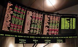 आपको कहां निवेश करना चाहिए: रियल एस्टेट या स्टॉक मार्केट? 