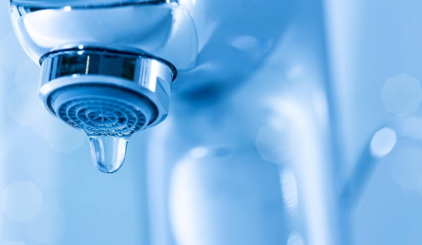 लीकिंग पाइप पाइप स्ट्रक्चरल नुकसान हो सकता है। क्या आपने अपने नए फ्लैट में नलसाजी का निरीक्षण किया है? 