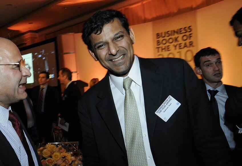 कैसे मैक्रोइकॉनिक कारक प्रभावित रियल एस्टेट 