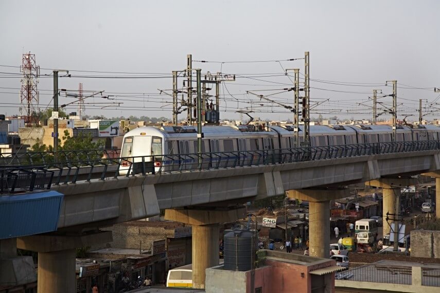 शहरी नियोजन और रियल एस्टेट मूल्यों के बीच संबंध को डिकोड करना 