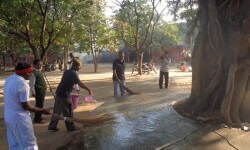 'स्वच्छ भारत अभियान' पर छात्रों का समूह कैसे अग्रणी है? 