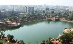 5 अहमदाबाद लोकताएं जो आपके पैसे को बढ़ा सकते हैं 