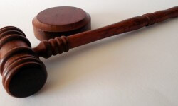 परेशान संपत्ति में निवेश? इन कारकों को मन में रखें 