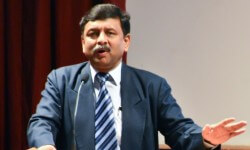 स्थान विश्वविद्यालयों के लिए एक प्रतिबंध नहीं है, बी एस सत्यनारायण कहते हैं 