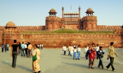 दिल्ली किसी भी उभरती हुई अर्थव्यवस्था शहर से अधिक आबादी है 