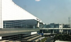 दिल्ली एयरपोर्ट चेंज बॉलीवुड स्टैरियोटाइप्स, और द इकोनॉमिक्स ऑफ फ्लाइंग 