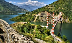 क्यों भारत में औद्योगिक परियोजनाएं स्थगित हैं 