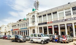 भारतीय शहरों में प्रत्येक साल विकसित भूमि का एक छोटा सा अंश बाज़ार ताकत के अधीन है 