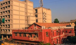 पश्चिम से बढ़ती रियल्टी: मूल्य में गिरावट और रुका हुआ लांच 