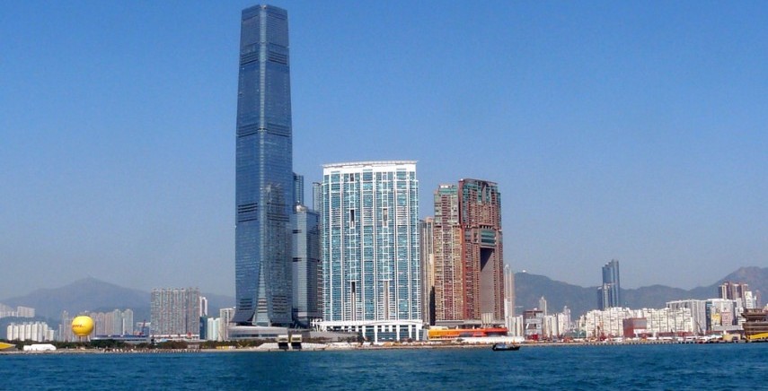 शहरों में वाणिज्य क्यों केंद्रित है 