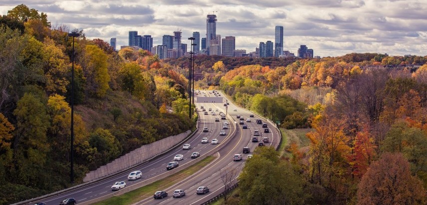 क्या कार स्वामित्व और समृद्धि सहसंबद्ध है? 