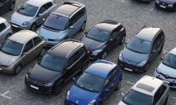 कम पार्किंग आवश्यकताएँ आवास को और अधिक किफायती बना देगा 