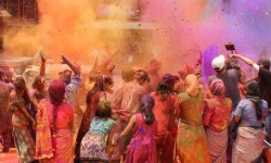 एक मजेदार और सुरक्षित होली खेलने के 5 तरीके 