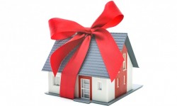 प्रॉपर्टी उपहार में देने की सोच रहे हैं तो इन बातों का ख्याल जरूर रखें