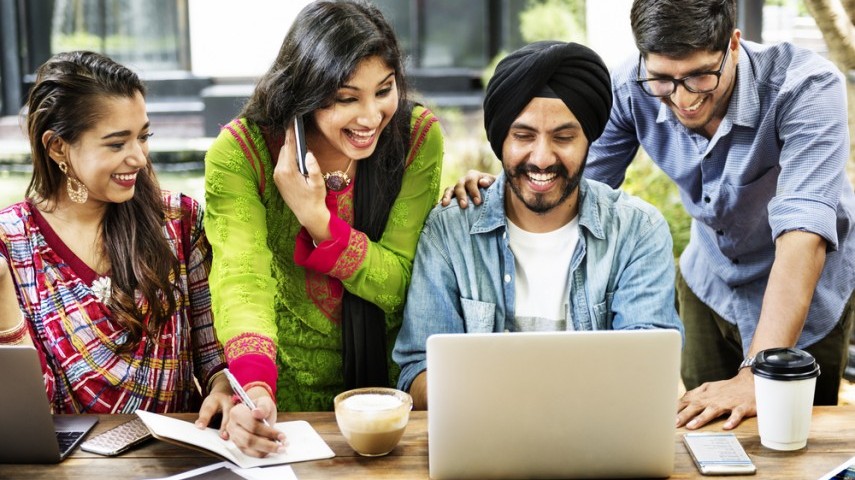 कहाँ और कैसे नई भारतीय खर्च है? 