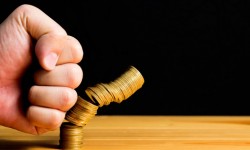 यूनिटेक साम्राज्य कैसे कार्ड के एक उच्च आकार की तरह crumbled 