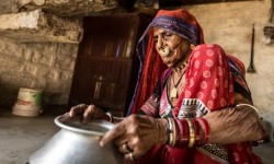 फास्ट ट्रैक विकास के लिए, सरकार अब पिछड़े जिले को बदलने पर ध्यान केंद्रित करें I 