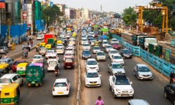 परियोजनाओं के अनुसार दिल्ली के चलने का मार्ग अनुसूची के पीछे 