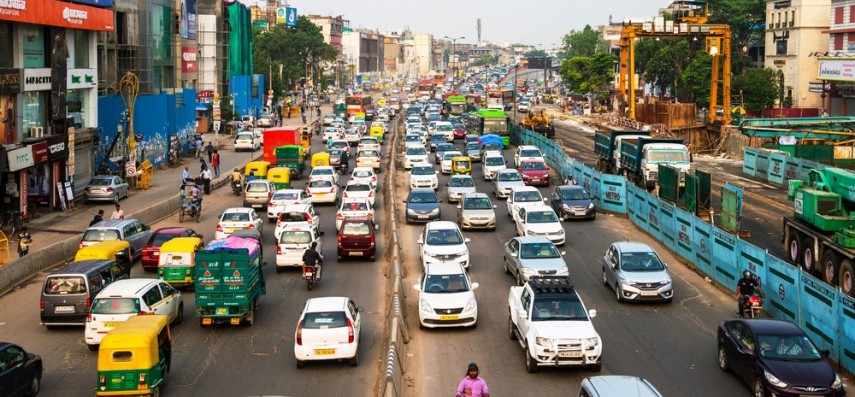 परियोजनाओं के अनुसार दिल्ली के चलने का मार्ग अनुसूची के पीछे 